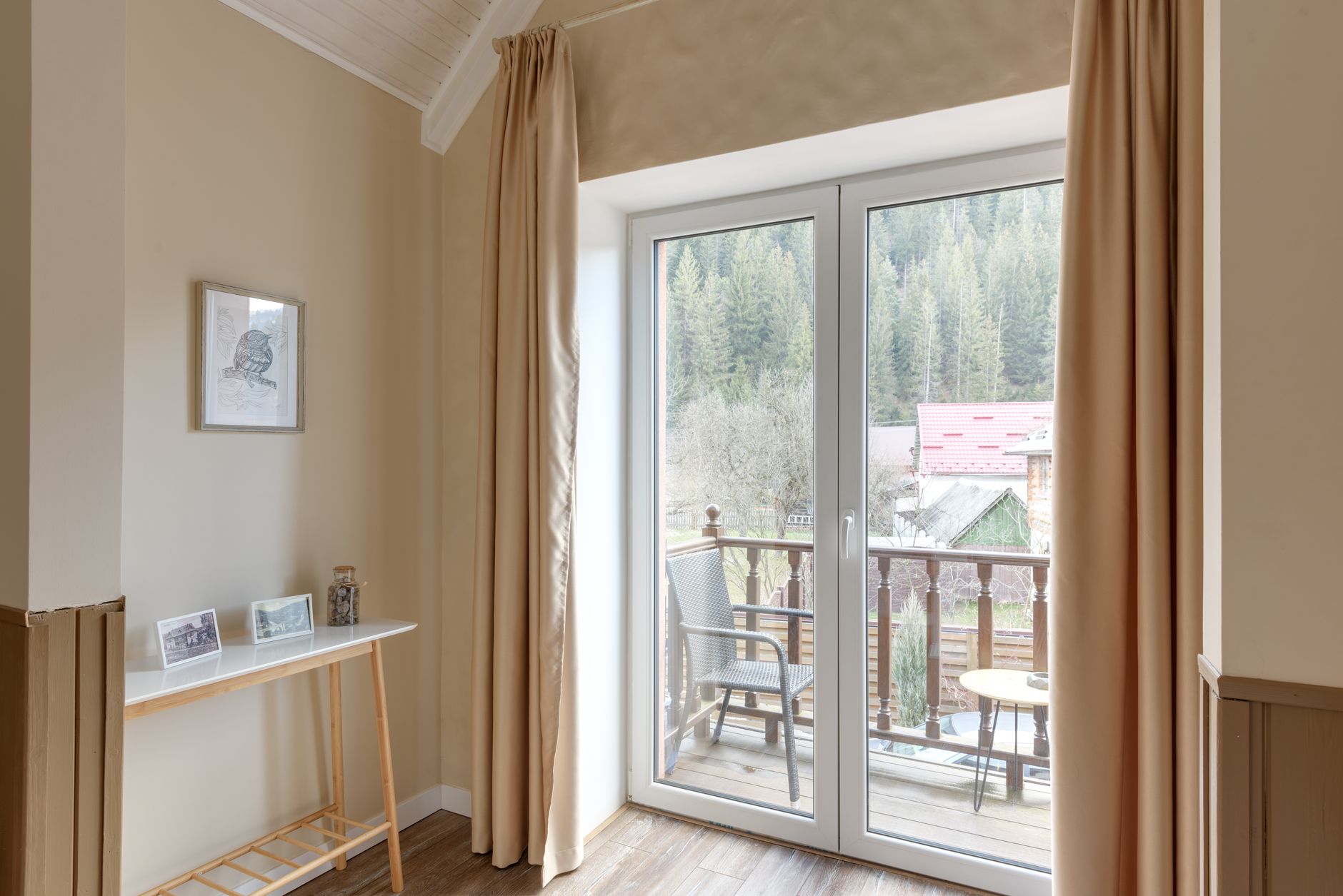 Standard Pine Room